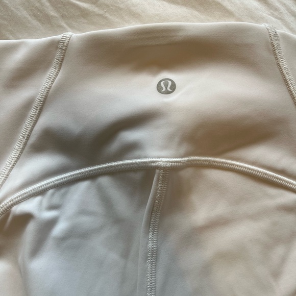 Lululemon White Leggings Train Times 7/8 Pant Size 6 with small hole - Picture 9 of 16